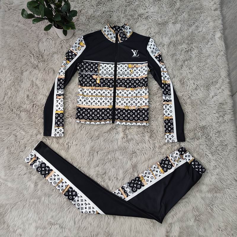 Louis Vuitton Tracksuit Wmns ID:20261003-112